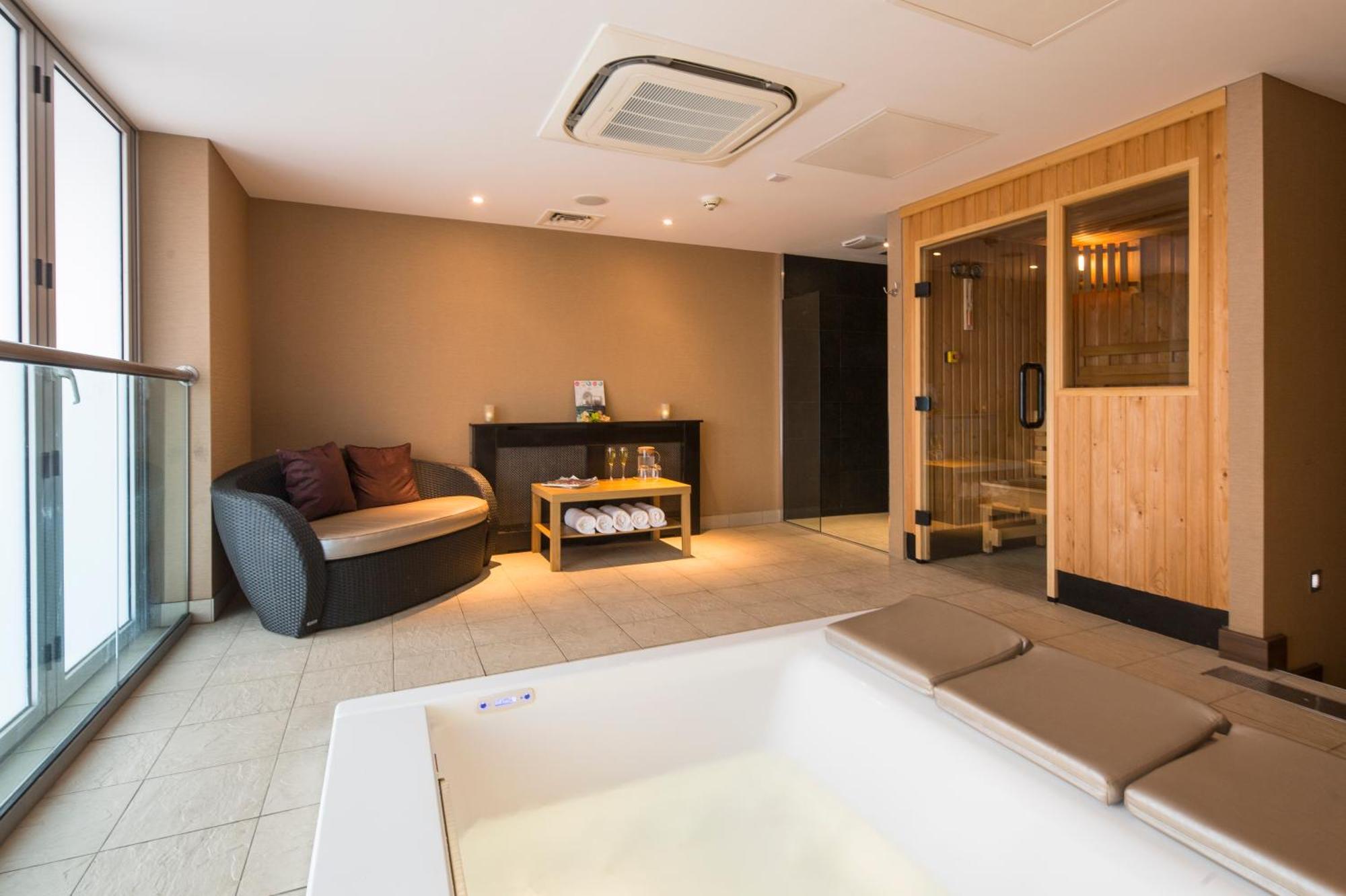 Doubletree By Hilton Chester Eksteriør bilde